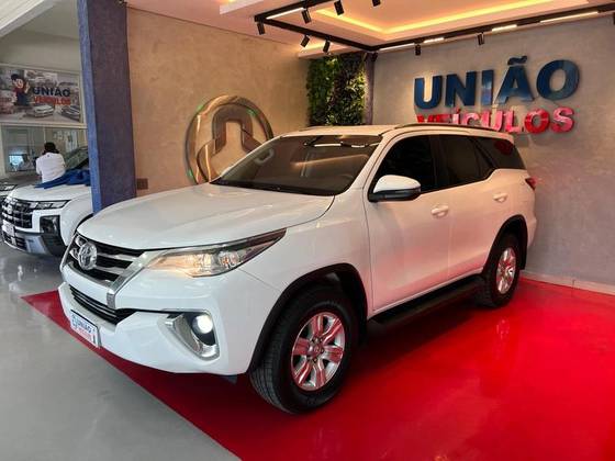TOYOTA HILUX SW4 2.7 SR 7 LUGARES 4X2 16V FLEX 4P AUTOMÁTICO TOYOTA HILUX SW4 2.7 SR 7 LUGARES 4X2 16V FLEX 4P AUTOMÁTICO
